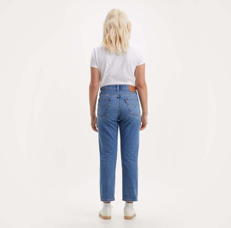 8 Must-Try Jeans Trends to Elevate Your Style in 2023